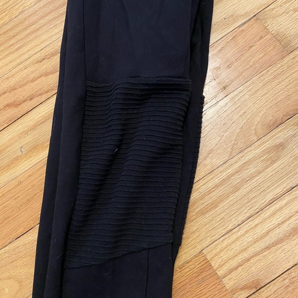 3/$25 PANTS! Leggings with ripple on knee - Picture 3 of 3